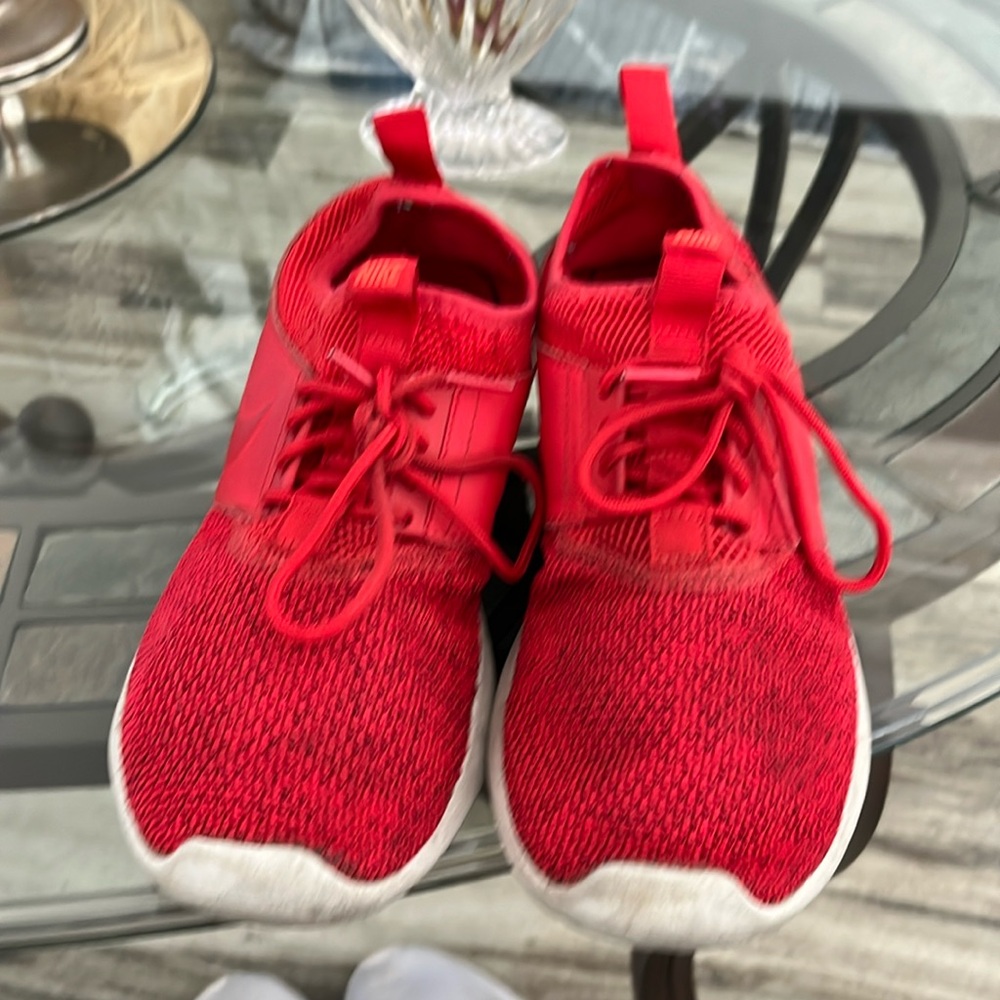 ❤️RED NIKE SLIP ON ATHLETIC SHOES SZ 7.5 GREAT CONDITION